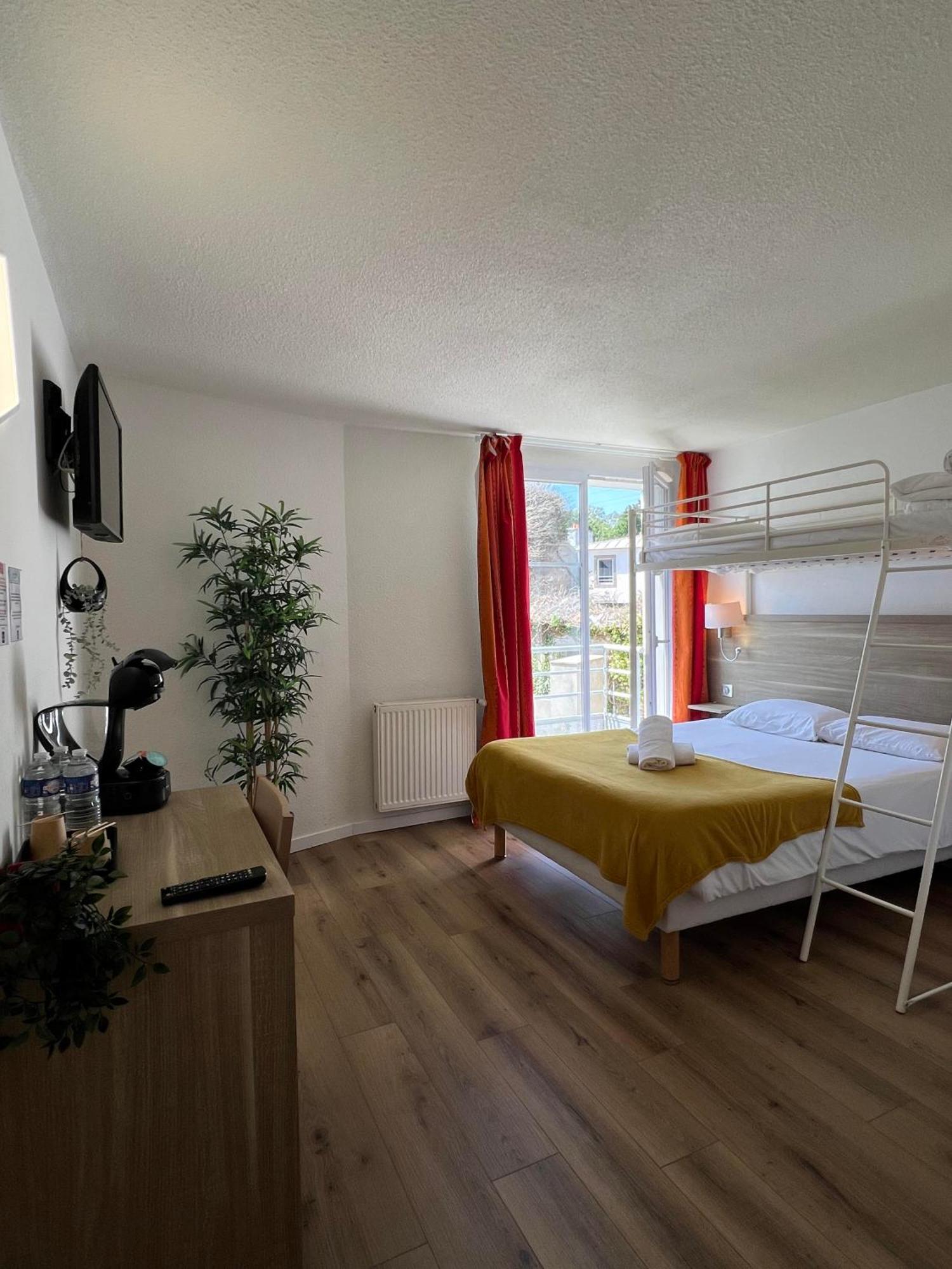 Couett'hotel Port De Plaisance, Les Pieds Dans L'eau Brest