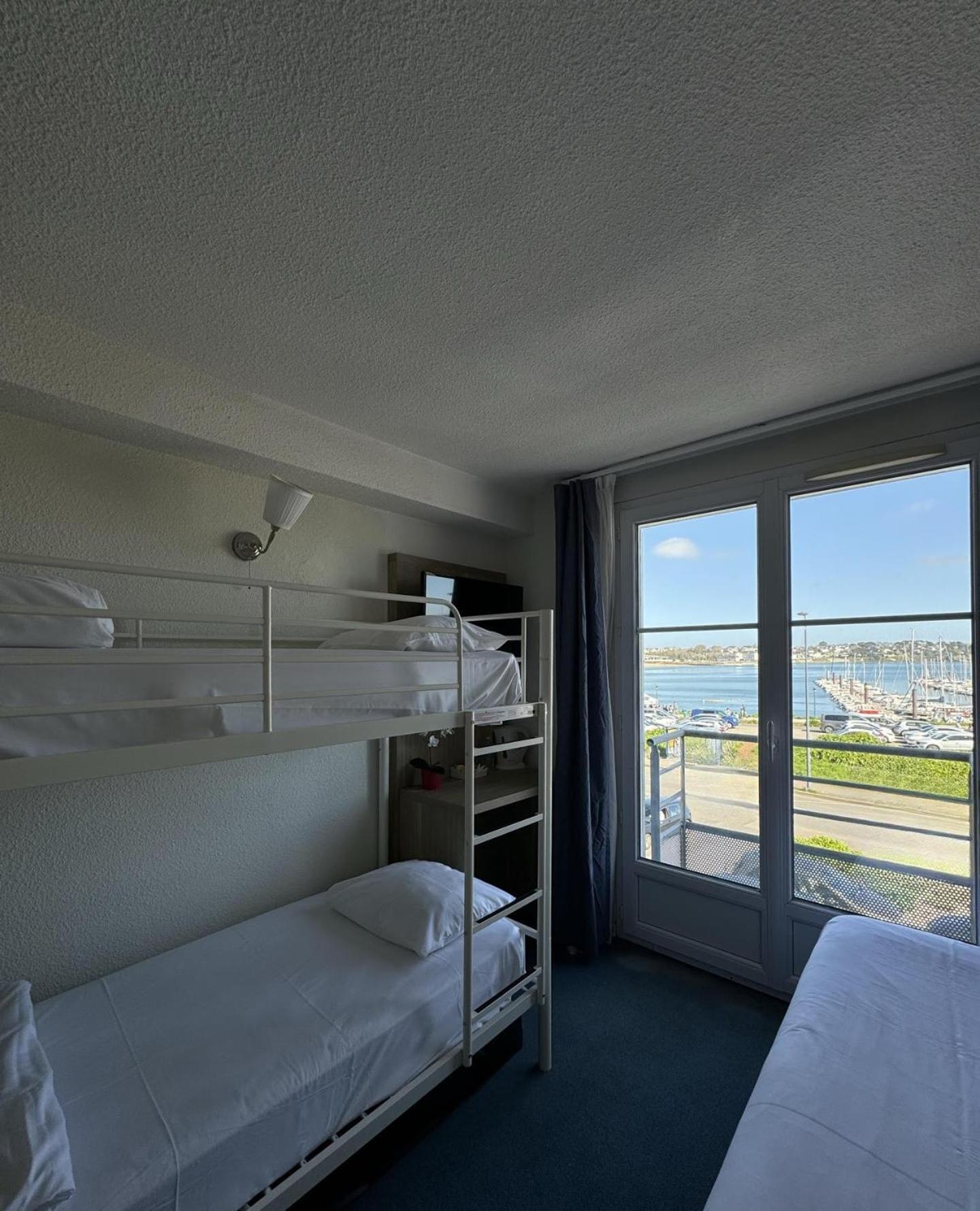 Couett'hotel Port De Plaisance, Les Pieds Dans L'eau Hotel 3*